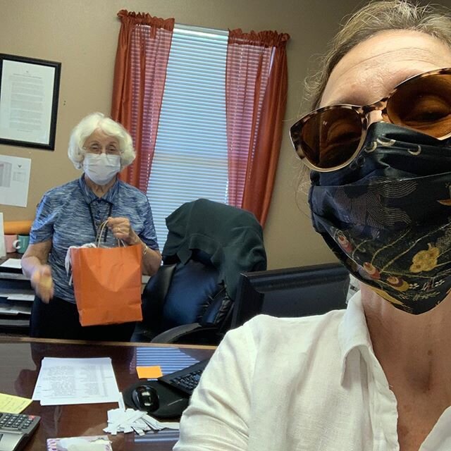 Wednesday I got to donate masks to the residents of Heights Manor! If you know of a senior in need of masks or a residential facility that needs masks, reach out to my office and we will try to donate homemade masks from our volunteers. Special thanks to Sewn Goods for their donation of masks!
